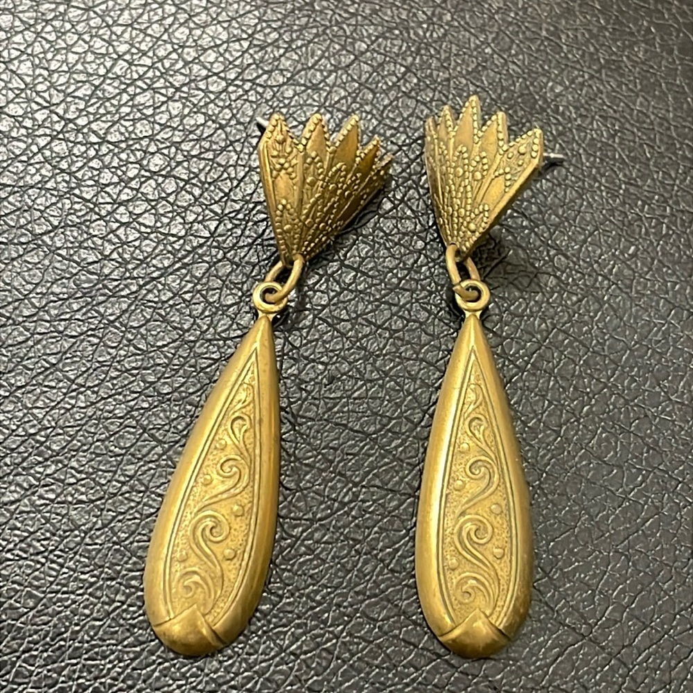 Vintage 1970’s BRASS DANGLY EARRINGS Paisley Design metal ART NOUVEAU